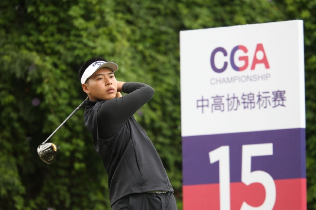 一杆进洞！周子勤、佘梓涵并列领跑中高协锦标赛