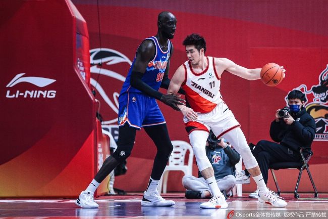 法尔14分14班7帽布莱克尼30分 肯帝亚不敌新疆
