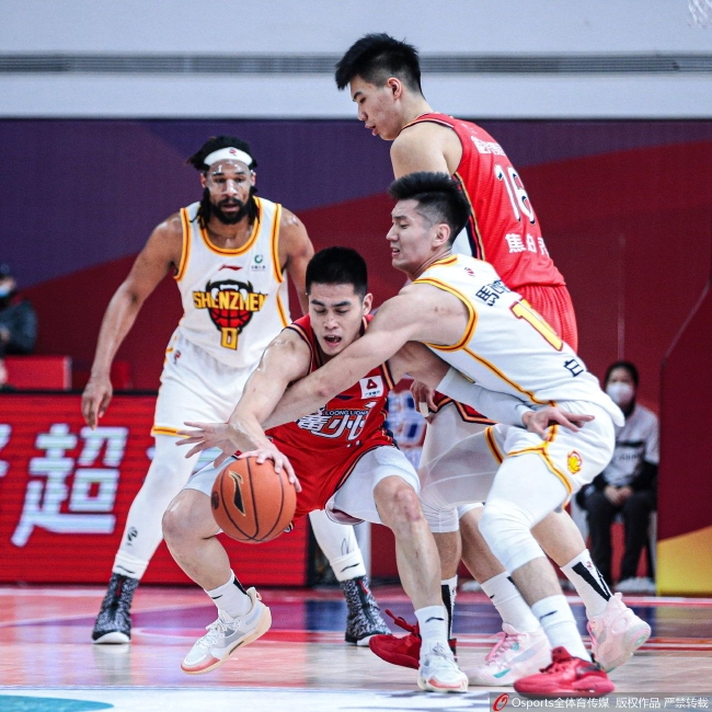 陈盈骏38+12广州险胜深圳 沈梓捷19分周鹏11分