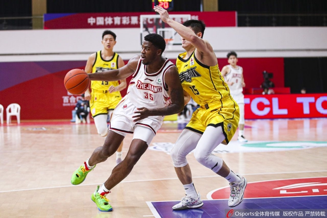 >蒂尔曼27+13吴前23分 浙江大胜送吉林4连败