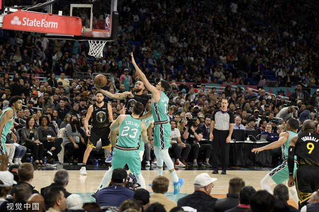 库里15分勇士大胜马刺 马刺主场人数创NBA纪录