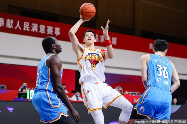 萨林杰32+15顾全10分深圳胜青岛 贺希宁16+12