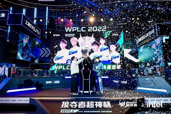 王者交锋决战终章！掠夺者“超神杯”雀石战队捧杯2022！