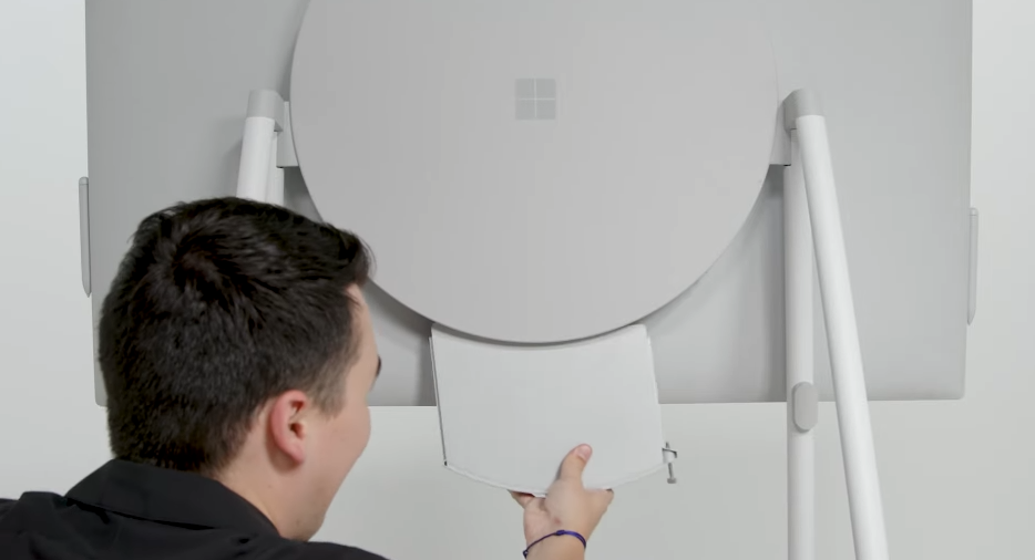 微软推出Surface Hub 3巨型触屏电脑：4K显示屏、纵向/横向模式旋转