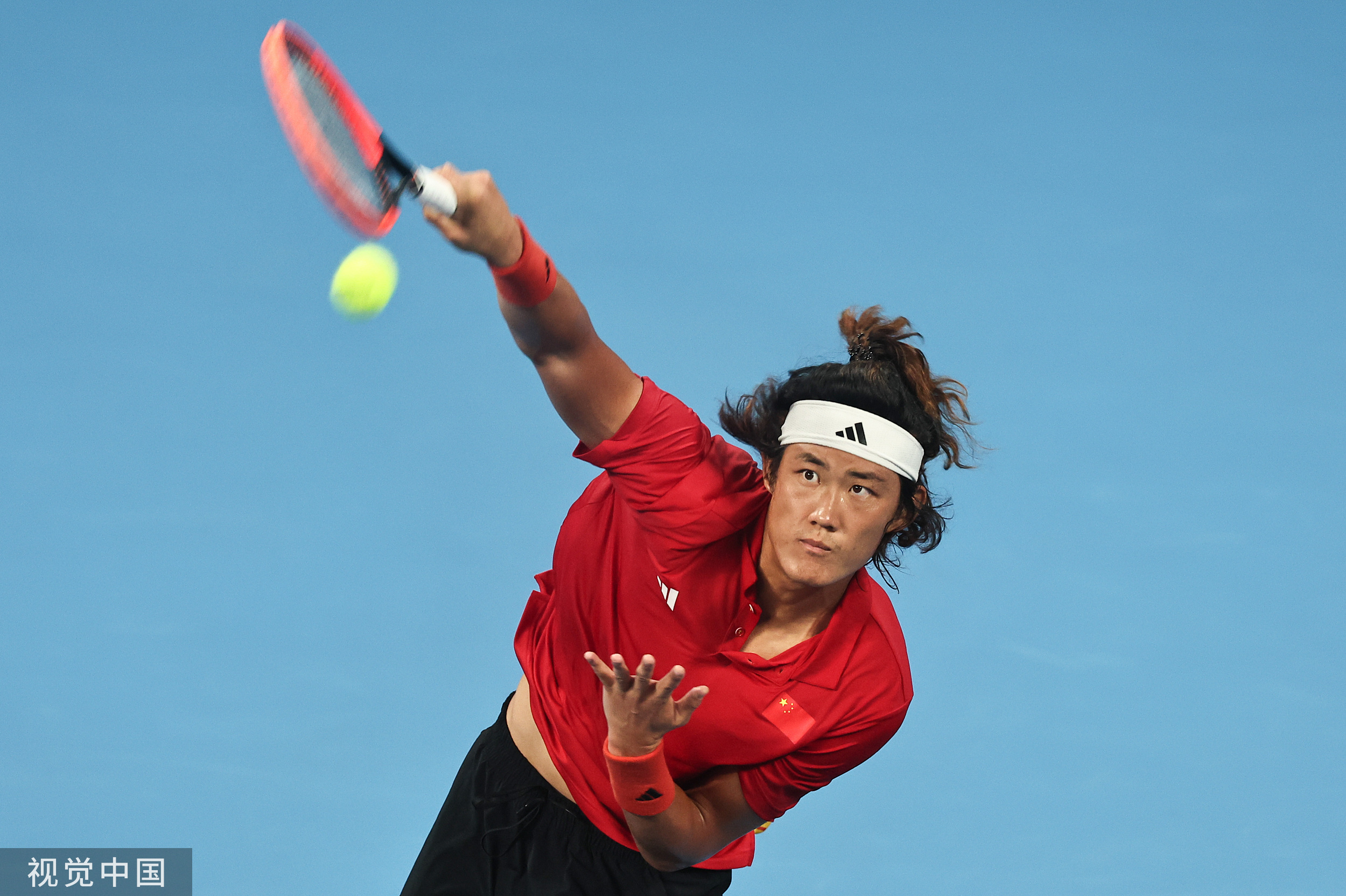 张之臻2-0绵贯阳介，中国选手29年后再夺亚运男网金牌