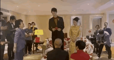 直到被救护车抬走，王哲林终于能休息了…