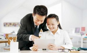 职场中如何拉近同事关系(和同事关系如何要怎么写)