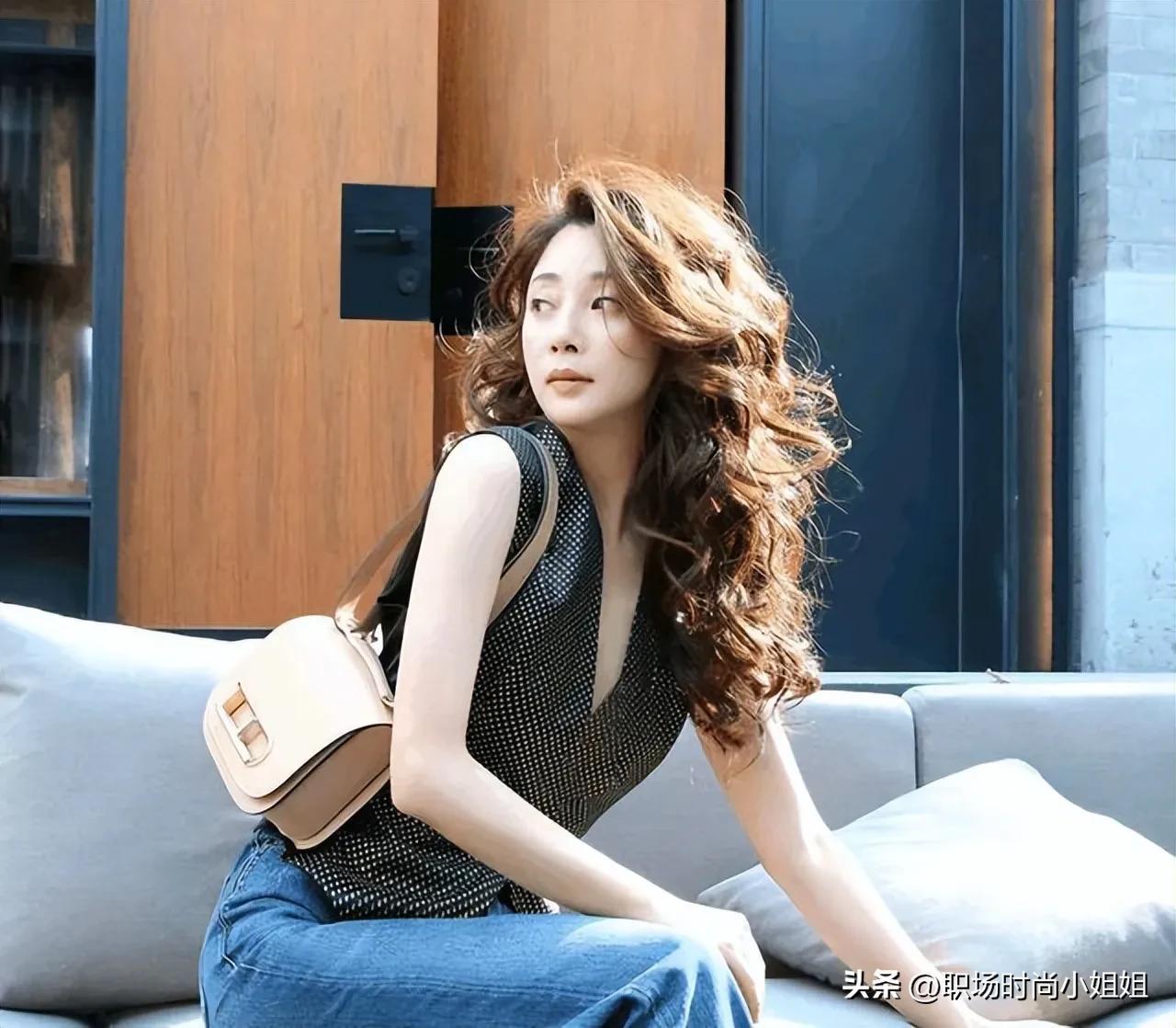 40+殷桃性感身材，气质高级穿搭时髦美翻天