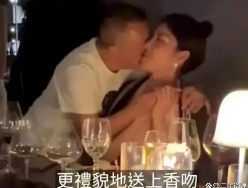 10月2日，马来西亚26岁嫩模拍生日照 没想到69岁的曾