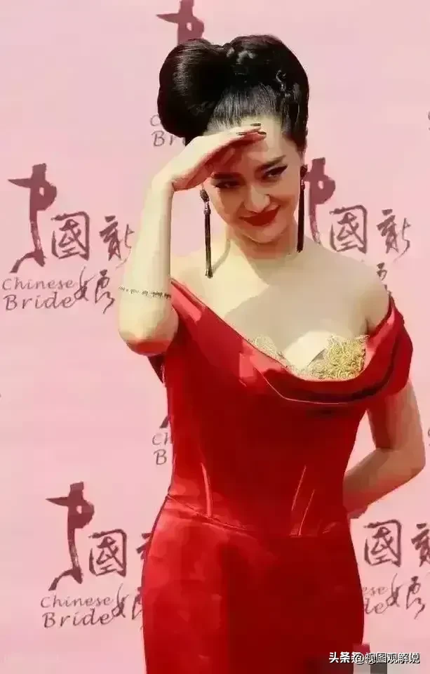 爱戴早期的性感造型照片_视图观解说_2022年10月02