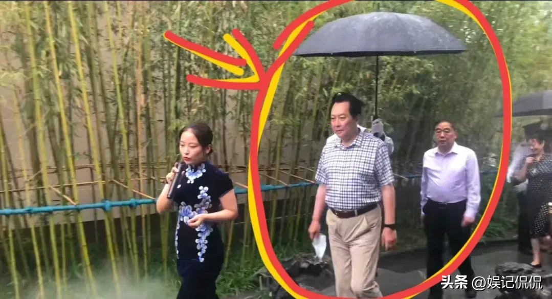 明星们国庆节有哪些趣事_娱记侃侃_2022年10月02