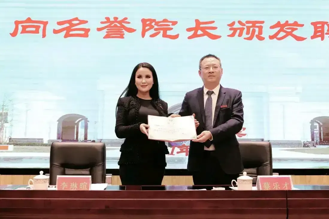 李小琳女儿李琳喧近照 这是2021年5月，李小琳女儿李