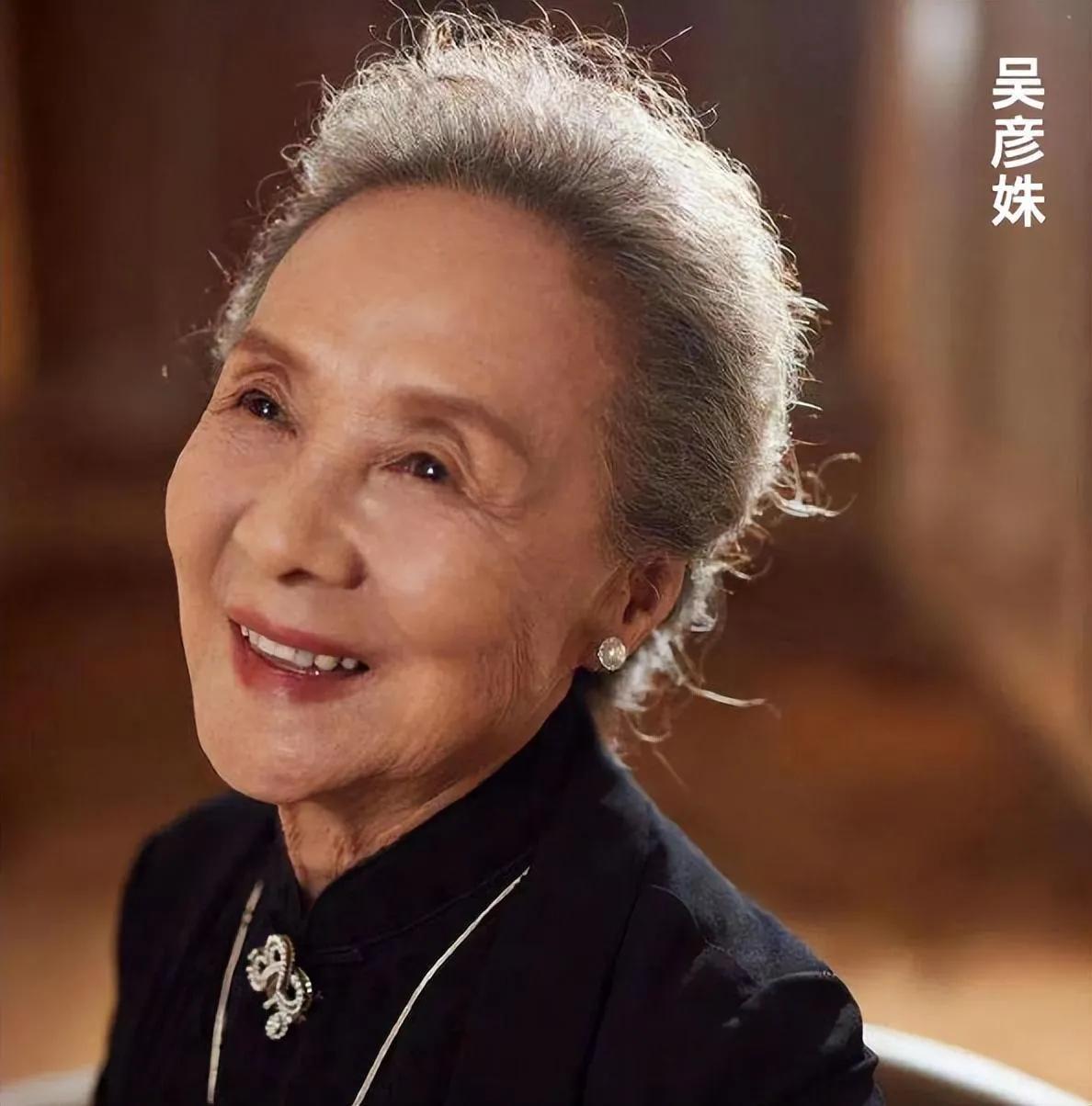 “整容美人”和“自然美人”，老后差距大？对比完你就懂怎么选了