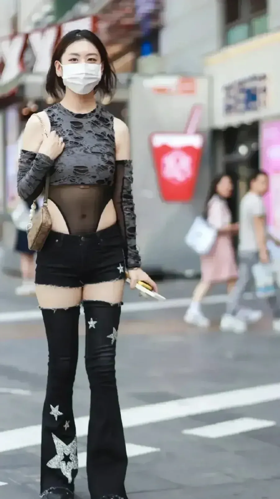 实在不明白！好意思吗？女孩子为何一定要如此穿衣呢
