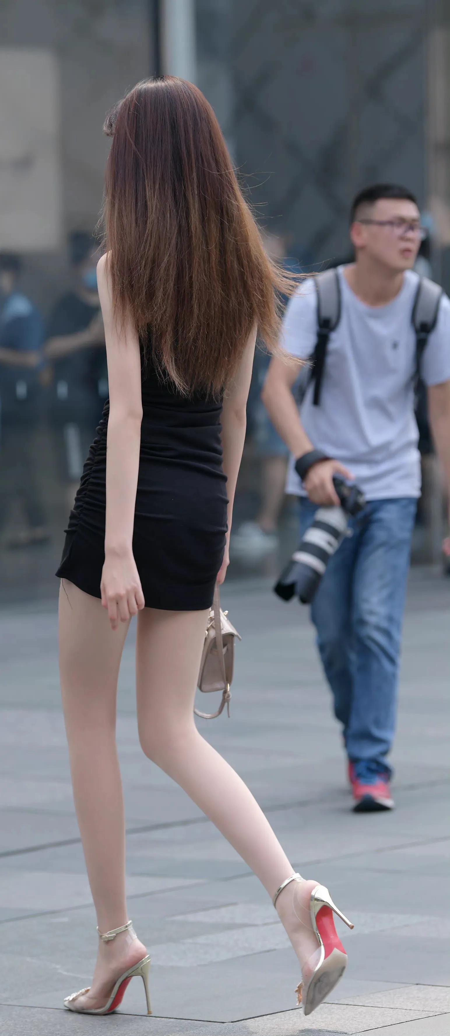 街拍高清美女，显出中国市民审美观上最真实的美