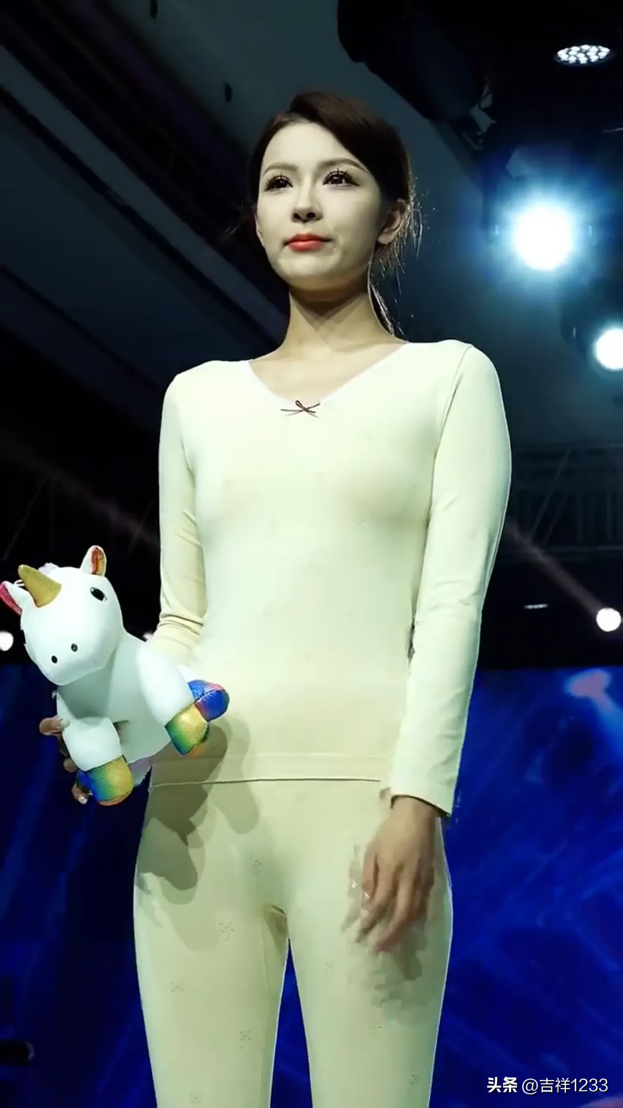 小姐姐 睡衣走秀 美丽动人_吉祥1233_2022年10月15