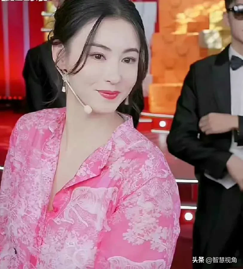张柏芝带货首秀，11小时卖1个亿，感慨道：我终于做