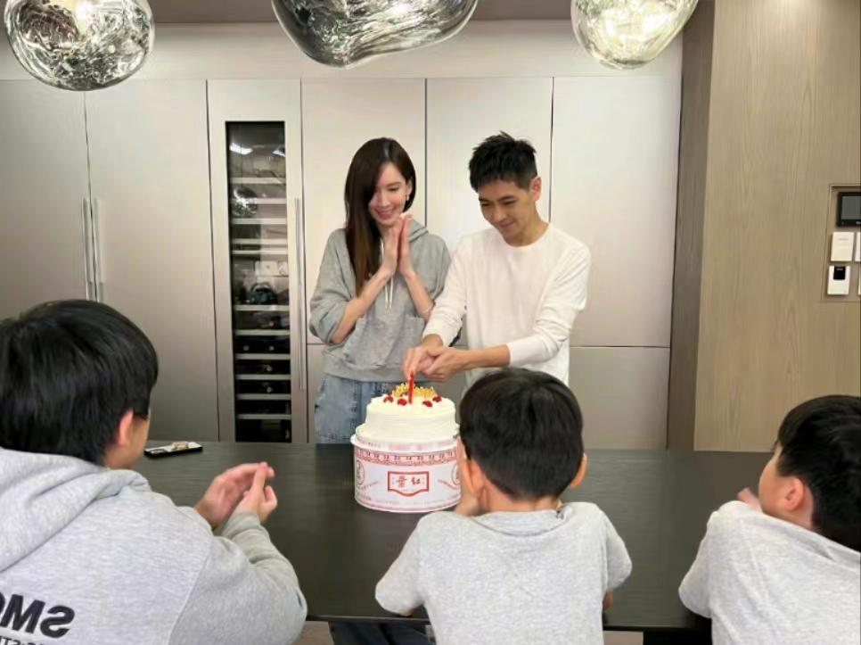 秋日生活打卡季_时尚搭配师Nicole_2022年10月16