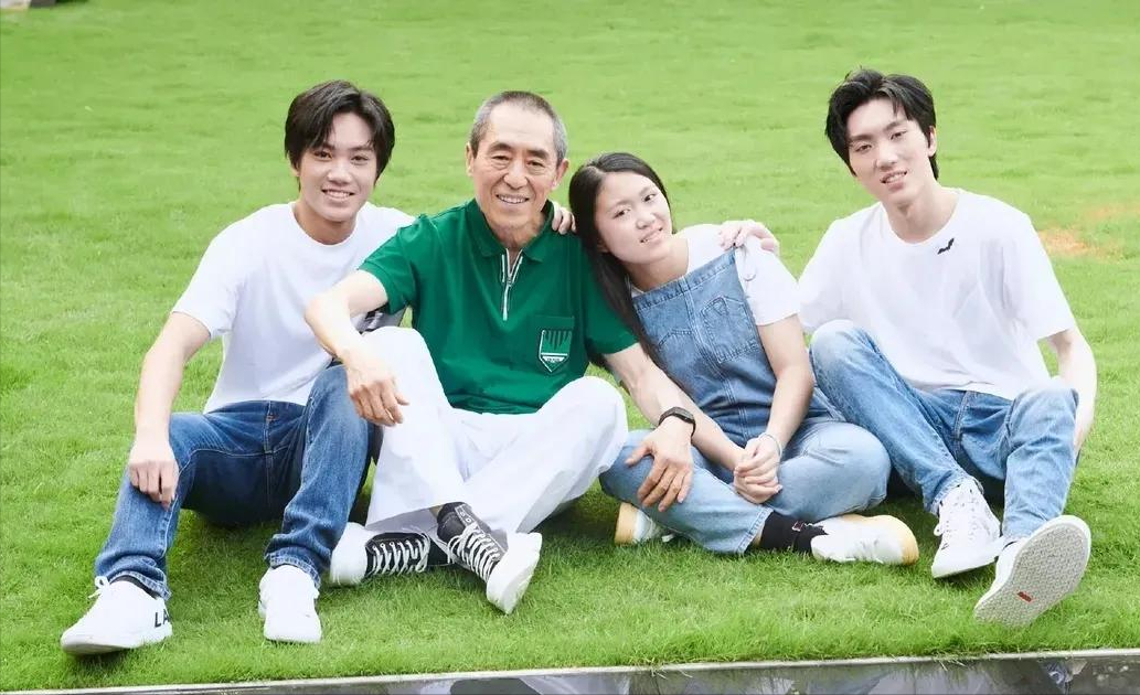 秋日生活打卡季_潮牌设计师WM_2022年10月18