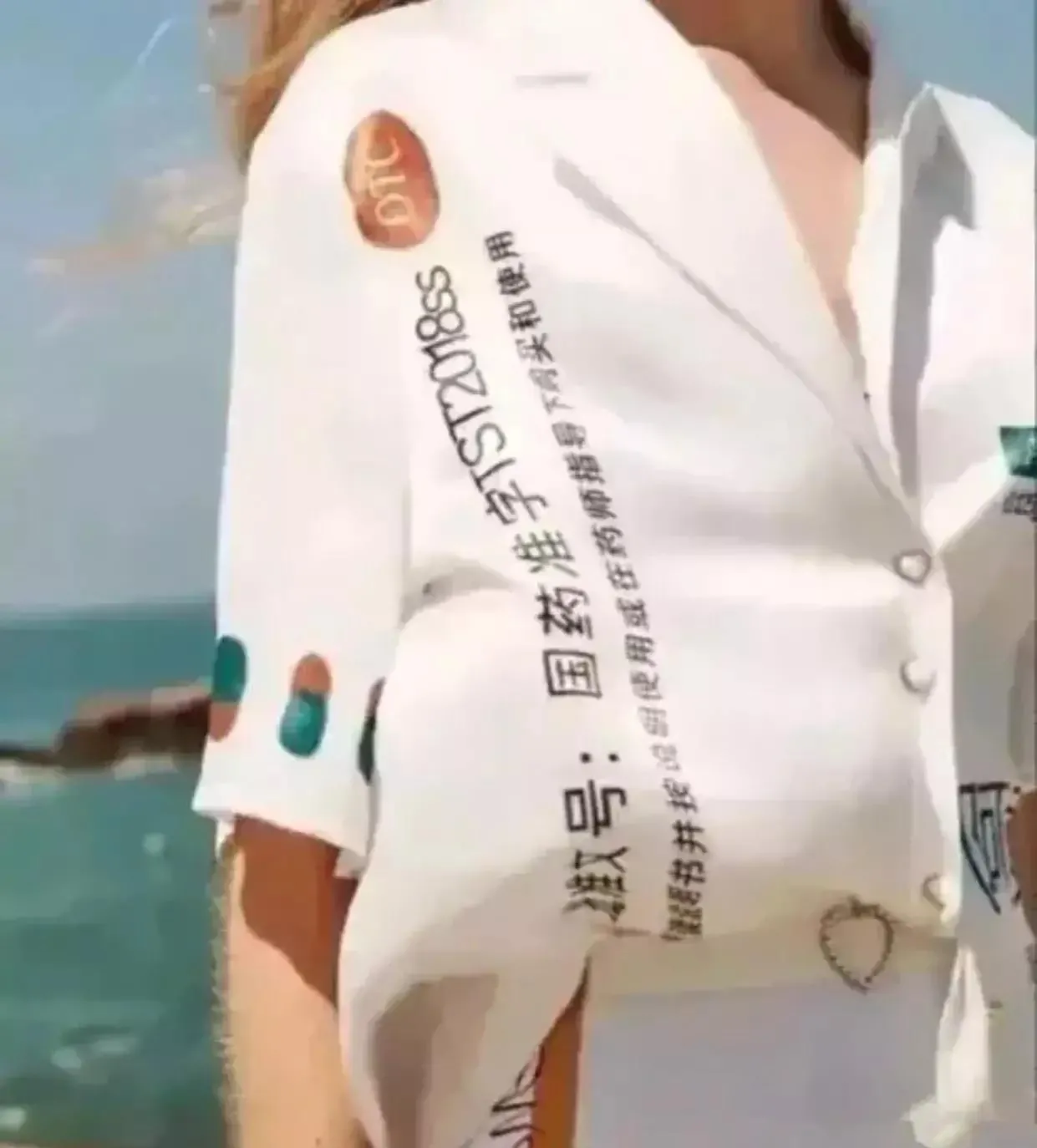 这个外国人也和我们那时候一样，赶时髦出了大笑话！