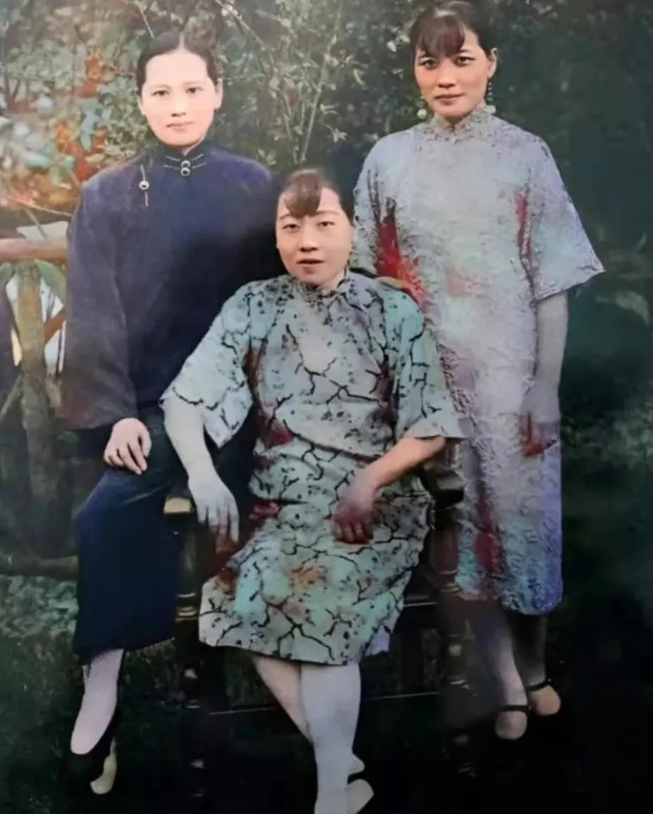 1929年，宋氏三姐妹的这张合影，还是第一次见，仔细看照片中最