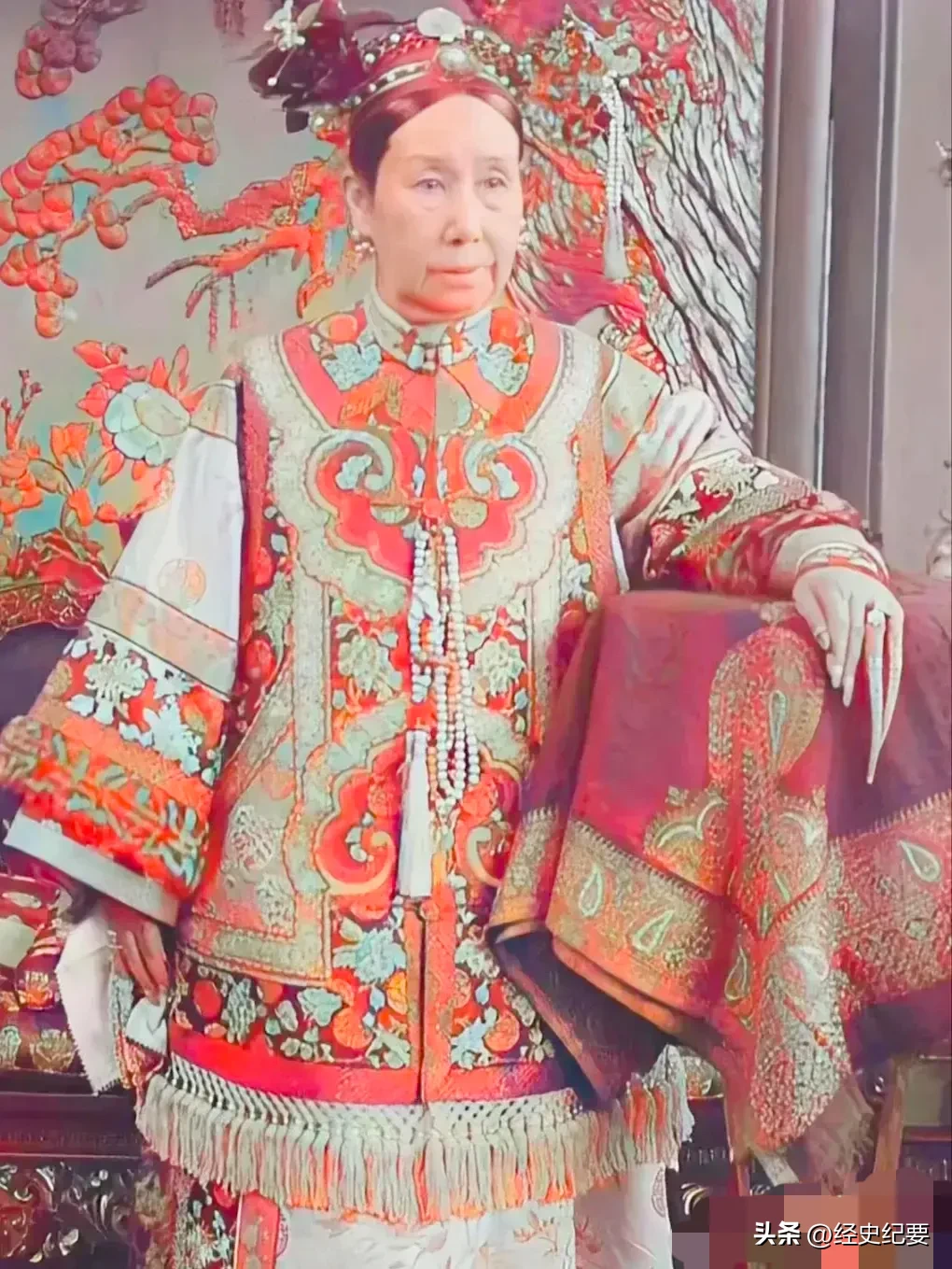 慈禧年轻时到底美不美？这几张照片不言自明！摄影技