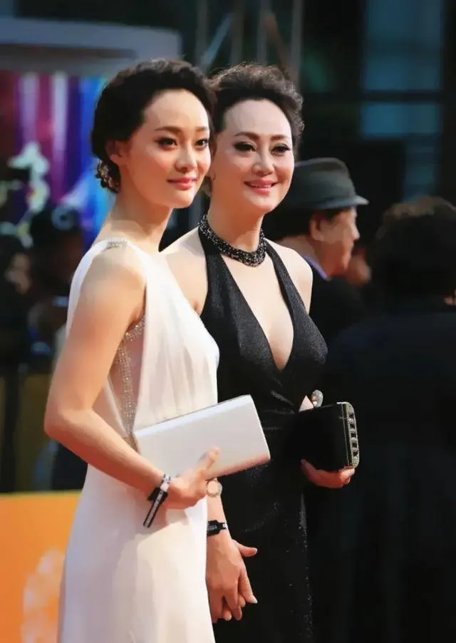 头条创作挑战赛_时尚先锋模范_2022年10月20