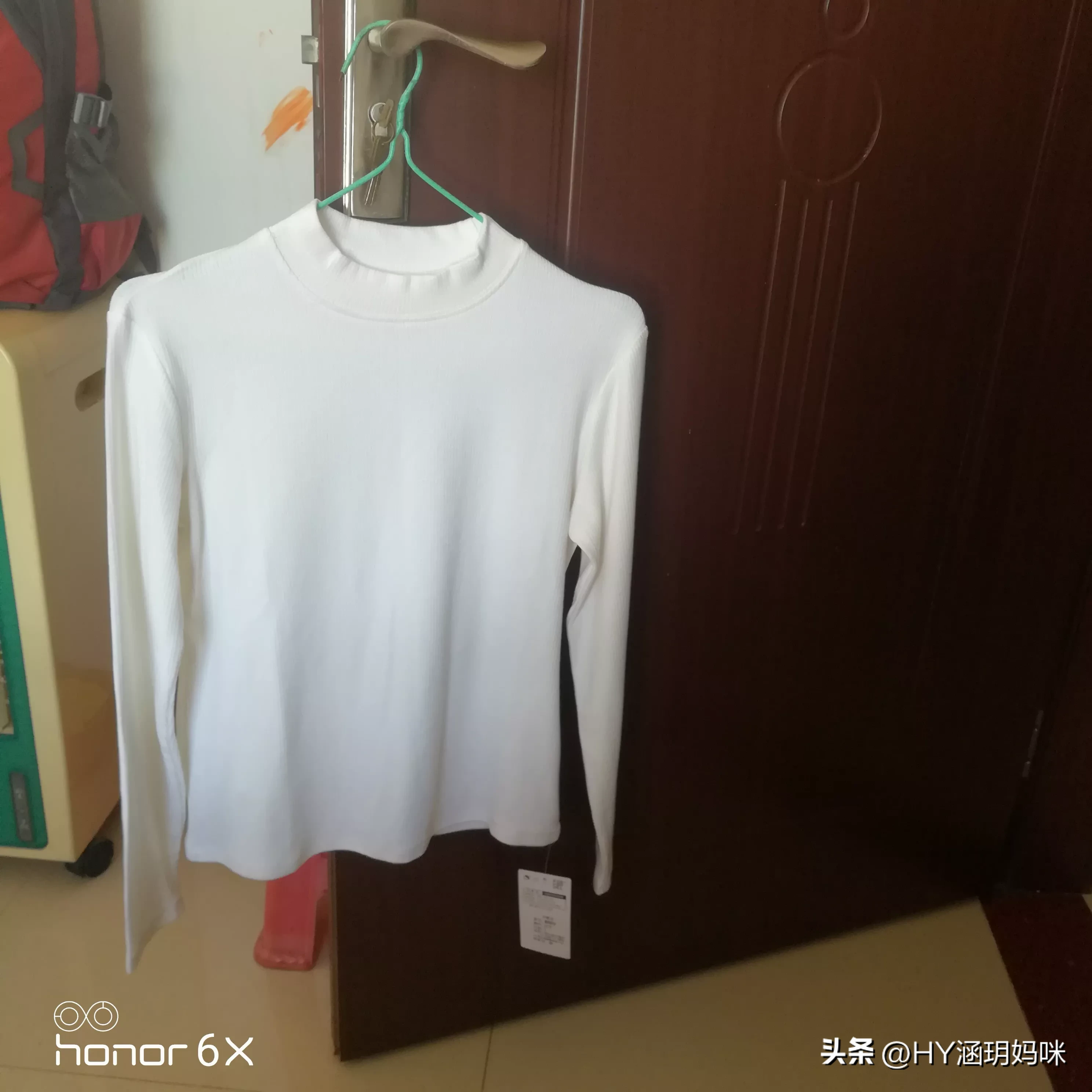 我今天又去败家了
买了一件打底衫
再买了一条裙子
