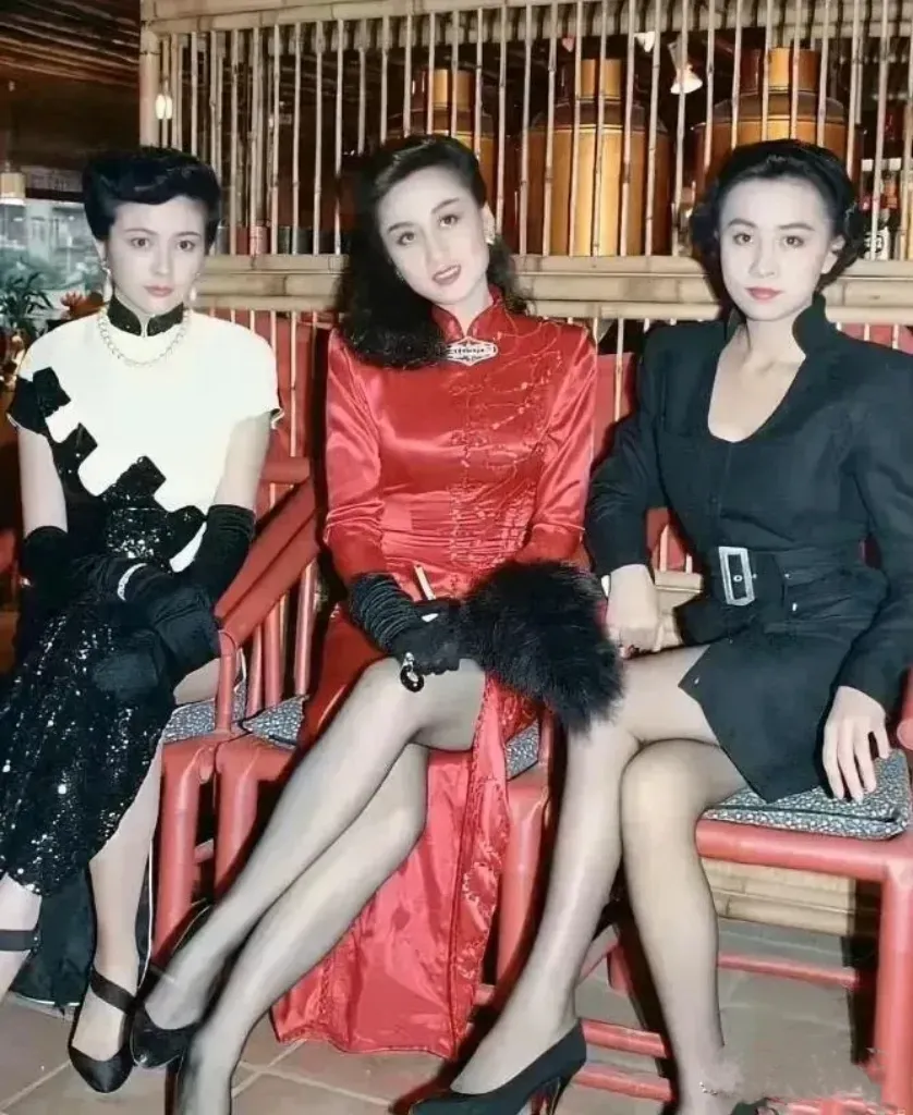 上世纪九十年代末，三位香港女星在一起的一张留影 