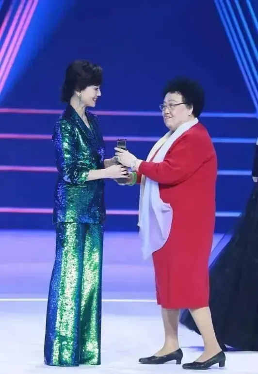 娱评大赏_小鲸娱记_2022年10月24