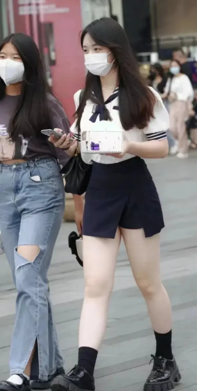 一女性朋友从小就腿粗，虽然长的白白净净，但肉腿让