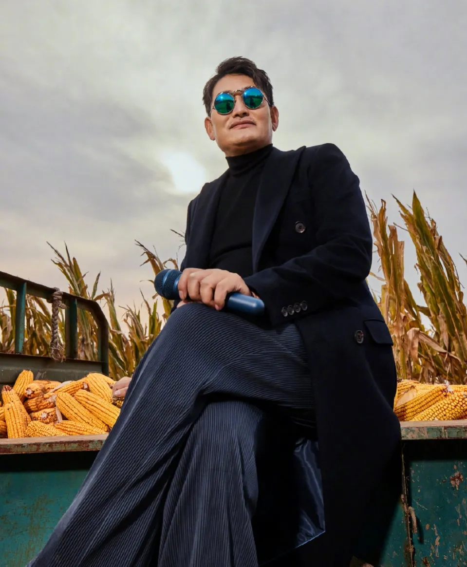 大衣哥朱之文登上《男人装》杂志，真的好飒好酷！ 1