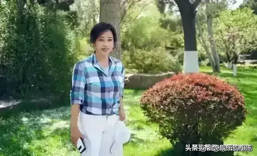 刘晓庆她现如今样子状态_爱说娱乐的小陈_2022年10月