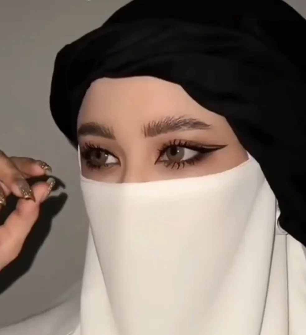 迪拜美女可以说是世界是好看的美女之一，当她们揭开